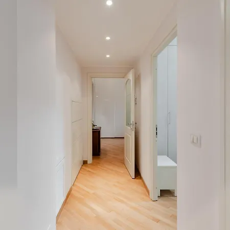 Contemporary Flat In Trastevere